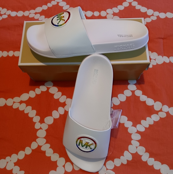 Michael Kors Gilmore Slides - Picture 11 of 14